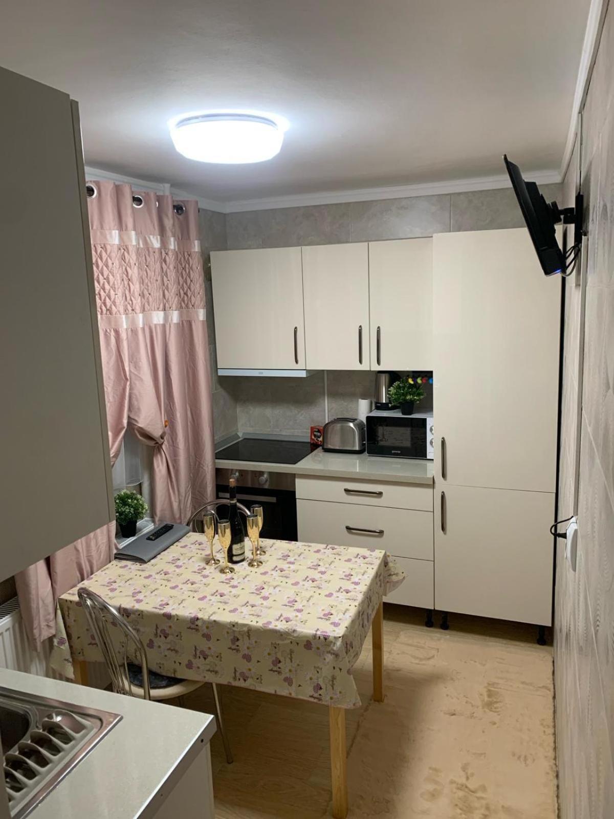 Apartament Centru Bucarest Esterno foto